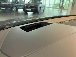 Volkswagen Golf VIII 2.0TDI DSG Active P-DACH NAVI KAMERA