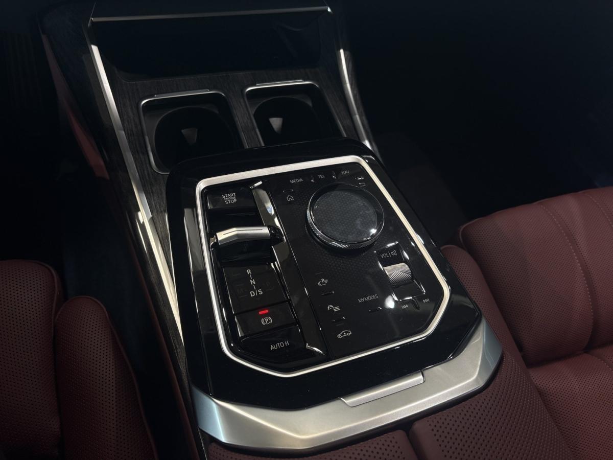 BMW 740