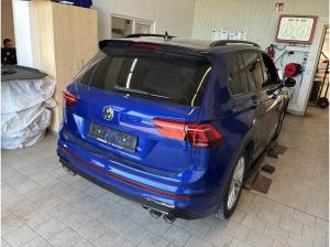 Volkswagen Tiguan R BLACK STYLE 2.0TSI AKRAPOVIC.AHK.AREA-VIEW.NAVI.PANO.HUD.HARMAN