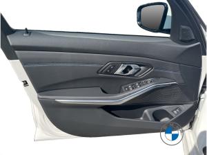 BMW 320 320d xDrive Touring 👀 M Sport 19" Pano Adaptiv LED  👀