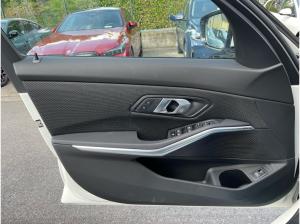 BMW 318 i Touring || AHK Keyless ACC 360° Head-Up