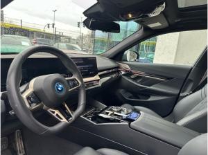 BMW 550 e xDrive Touring M Sport Pro || AHK Autobahnass 360° Sitzbelüftung (G61)