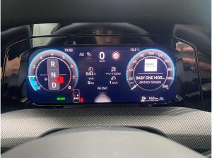 Volkswagen Golf 1,5 l eTSI DSG R-Line AHK+Climatronic+LED+SHZ+Kamera