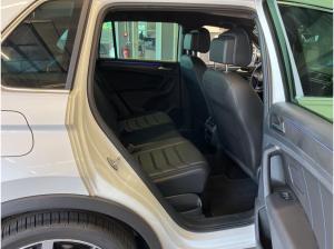 Volkswagen T-Roc 2.0 TSI DSG R / AKRAPOVIC LEDER AHK PANO WINTERRÄDER GARANTIE
