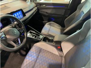 Volkswagen Golf VIII R 2.0TSI DSG 4x4 NAVI PDC LED+