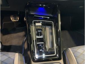 Volkswagen Golf VIII R 2.0TSI DSG 4x4 NAVI PDC LED+