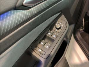 Volkswagen Golf VIII R 2.0TSI DSG 4x4 NAVI PDC LED+
