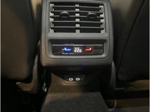 Volkswagen Golf VIII R 2.0TSI DSG 4x4 NAVI PDC LED+