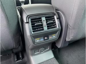 Skoda Karoq 1.5 TSI DSG Tour *PRIVAT*SOFORT* l NAVI l AHK l SHZ l ACC l KESSY lMATRIX l