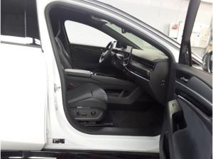 Volkswagen ID.7 Pro - Interieur Paket und Exterieur Paket Plus + Pano / 8-fach Bereift