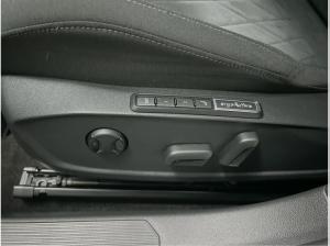 Volkswagen Golf VIII Variant 2.0 TDI DSG Life ACC LED Navi