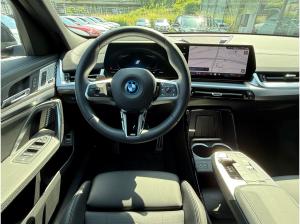 BMW iX2 xDrive30 M Sport /IconicGlow HUD Stop&Go AHK