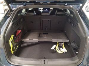 Volkswagen ID.7 Tourer Pro S - Interieur -Plus-Paket und Exterieur-Paket / 8-fach bereift