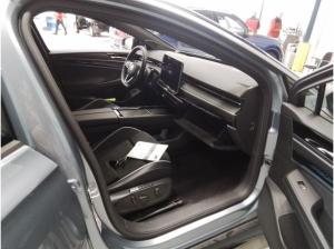 Volkswagen ID.7 Pro S - Interieur Plus und Exterieur Plus Paket + Pano / 8-fach Bereift
