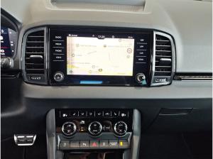 Skoda Karoq 1.5 TSI DSG *SOFORT VERFÜGBAR* Sportline DCC ACC AHK AUT Kam.