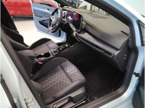 Volkswagen Golf 8 FL - R-Line - 1.5 eTSI DSG - Black-Style-Paket Kamera Standheizung Garantie / 8-fach Bereift
