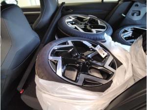 Volkswagen Golf 8 FL - R-Line - 1.5 eTSI DSG - Black-Style-Paket Kamera Standheizung Garantie / 8-fach Bereift