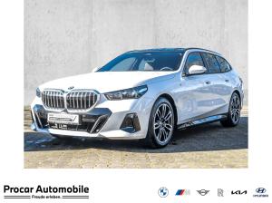 BMW 520 520d xDrive Touring M Sport AHK Pano DA+ PA Prof.