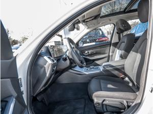 BMW 320 320i Touring LC Prof. Pano PA+ DAB
