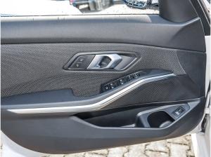 BMW 320 320i Touring LC Prof. Pano PA+ DAB