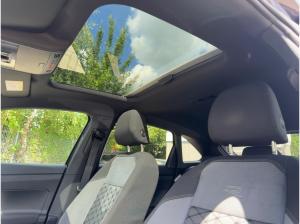 Volkswagen Taigo 1.5 TSI R-Line DSG AHK Navi Panorama Cam