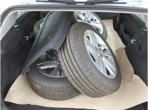 Volkswagen Golf 8 Facelift - Life - Kamera und 8-fach Bereift inkl. Garantie