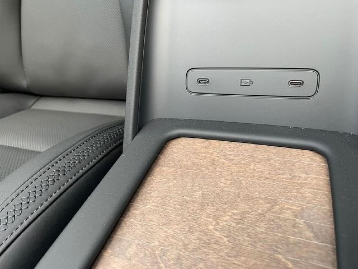 Volvo ES90