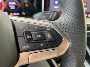Volkswagen Golf VIII 1.5 eTSI DSG R-Line Navi LED SHZ ACC