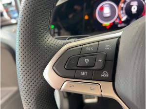 Volkswagen Golf VIII 1.5 eTSI DSG R-Line Navi LED SHZ ACC