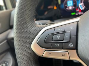Volkswagen Golf VIII 1.5 eTSI DSG R-Line Navi LED SHZ PDC