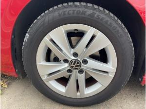 Volkswagen Golf VIII 1.5 TSI Life Navi LED SHZ ACC PDC
