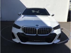 BMW i5 xDrive40 Touring M SPORT+PANO+AHK+B&W SOUND+KAMERA+ACC+HUD