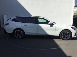 BMW i5 xDrive40 Touring M SPORT+PANO+AHK+B&W SOUND+KAMERA+ACC+HUD