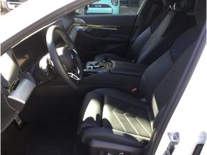 BMW i5 xDrive40 Touring M SPORT+PANO+AHK+B&W SOUND+KAMERA+ACC+HUD