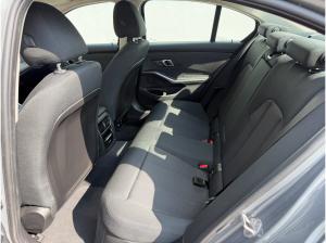 BMW 320 320d xDrive LC PROF+HUD+KAMERA+SITZHZ+LM17