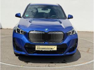 BMW iX1 xDrive30 M SPORT+AHK+HUD+HK SOUND+KAMERA+ACC