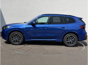 BMW iX1 xDrive30 M SPORT+AHK+HUD+HK SOUND+KAMERA+ACC