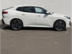 BMW iX2 xDrive30 M SPORT+HUD+AHK+ESITZE+KAMERA+ACC