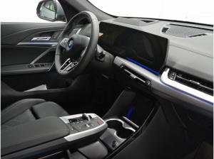 BMW iX2 xDrive30 M SPORT+AHK+E SITZE+HUD+KAMERA