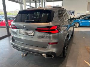 BMW X5 xDrive40d Navi Tempom.aktiv Panoramadach Bluetooth PDC MP3 Schn.