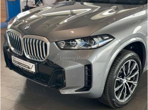 BMW X5 xDrive40d Navi Tempom.aktiv Panoramadach Bluetooth PDC MP3 Schn.