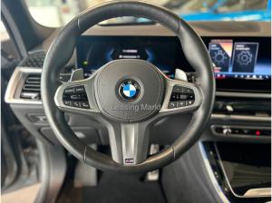 BMW X5 xDrive40d Navi Tempom.aktiv Panoramadach Bluetooth PDC MP3 Schn.