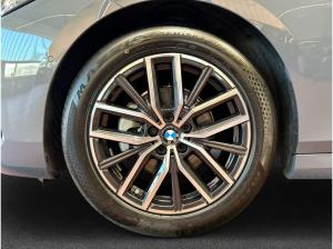 BMW 220 220i Active Tourer Aut. M-Paket AHK Pano HeadUp