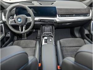 BMW iX1 eDrive20 M Sport HUD PANO ACC AHK 360°KAM