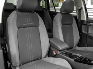 Volkswagen Golf VIII Variant 2.0 TDI Alltrack 4Motion DSG ACC AHK PANO NAVI KEYLESS KAMERA