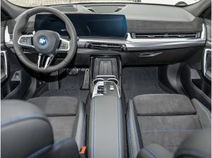 BMW iX2 eDrive20 M Sport HUD ACC 360°KAM RFK NAVI