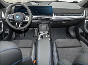 BMW iX2 eDrive20 M Sport HUD ACC 360°KAM RFK NAVI