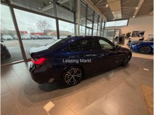 BMW 320 320i Automatik Navi Tempom.aktiv Glasdach Bluetooth PDC MP3 Schn.