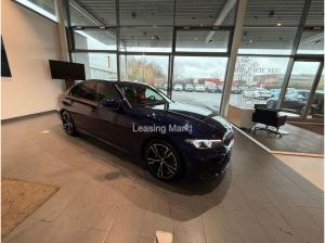BMW 320 320i Automatik Navi Tempom.aktiv Glasdach Bluetooth PDC MP3 Schn.