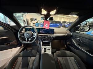 BMW 320 320i Automatik Navi Tempom.aktiv Glasdach Bluetooth PDC MP3 Schn.